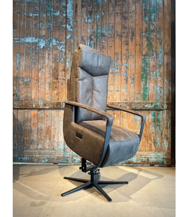 Rispens Relaxfauteuil Blend zoals afgebeeld: Met sta op en accu maat: M. In bekleding: Paola 67