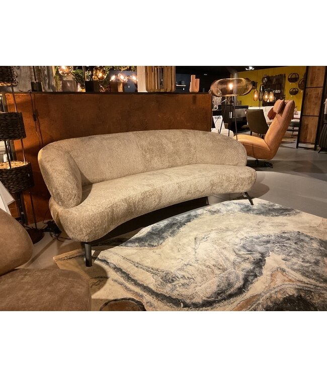 Rispens Bank Valente zoals afgebeeld: 3-Zits. In bekleding: Paris 109 desert