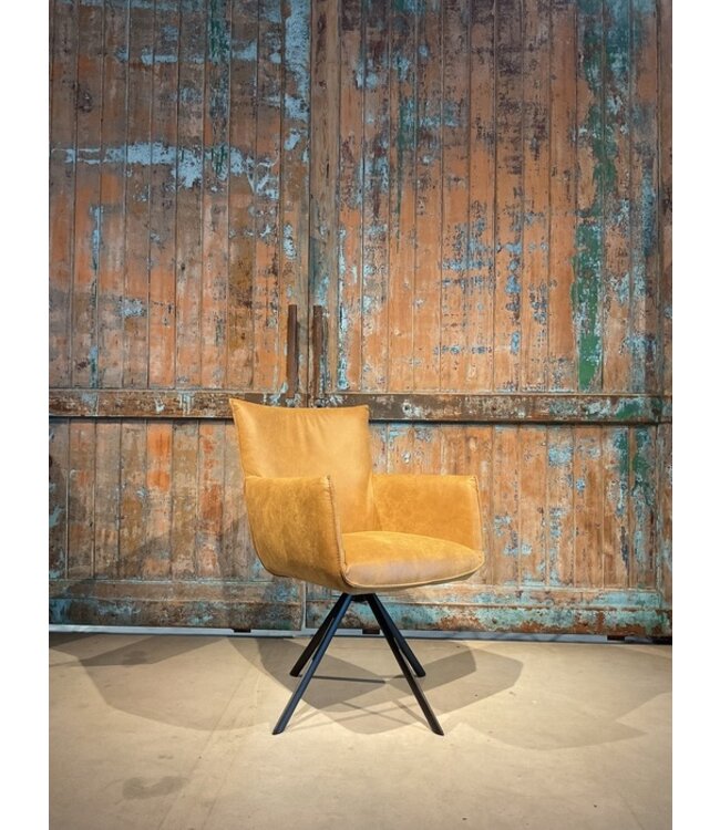 Eetkamerstoel Nora zoals afgebeeld: Met arm. In bekleding: Concrete Avocado