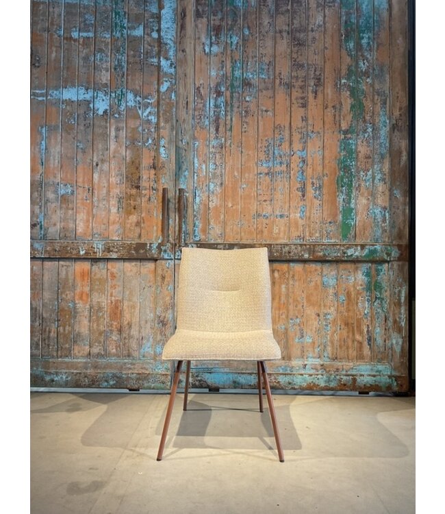 Eetkamerstoel Cindy zoals afgebeeld: Zonder arm. In bekleding: Chrono 60