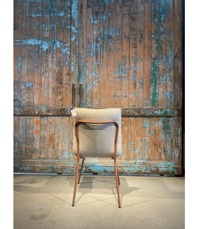 Eetkamerstoel Cindy zoals afgebeeld: Zonder arm. In bekleding: Chrono 60