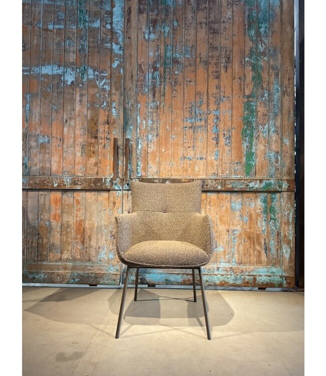 Eetkamerstoel Floris zoals afgebeeld: Met arm. In bekleding: Ascot Mouse