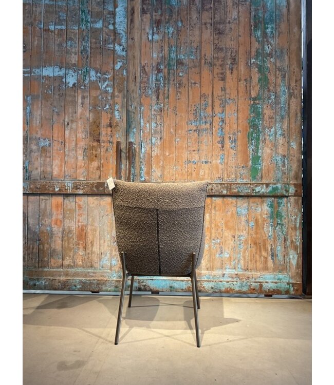 Eetkamerstoel Floris zoals afgebeeld: Met arm. In bekleding: Ascot Mouse