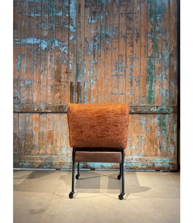 DS meubelen Eetkamerstoel Imke zoals afgebeeld: Arm & rug in: Be Lovely caramel 12. Zitting: Vintage Brown