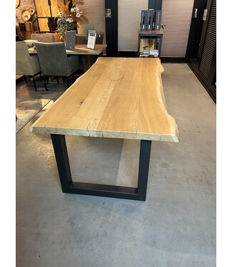 Boomstamtafel 240x105x6 cm met U-poot