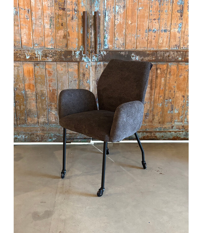 Julia eetkamerstoel met armleuningen en wielen – Bekleding A-Mito 169 – Comfort en mobiliteit