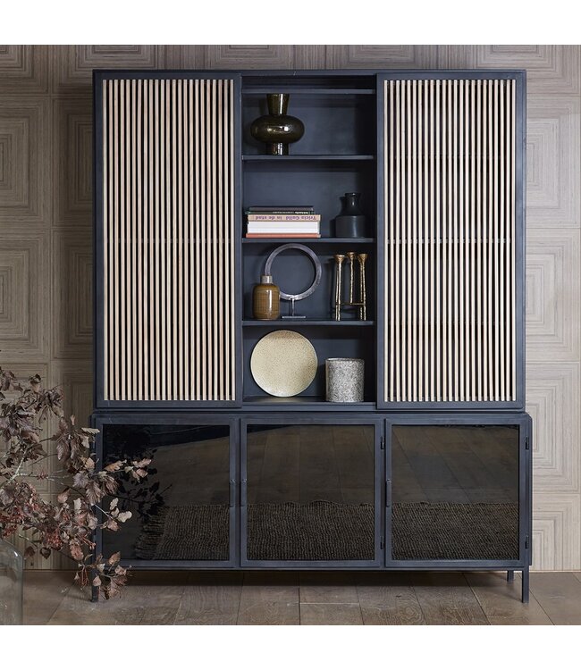 New Routz  Garland met 2 houten deuren