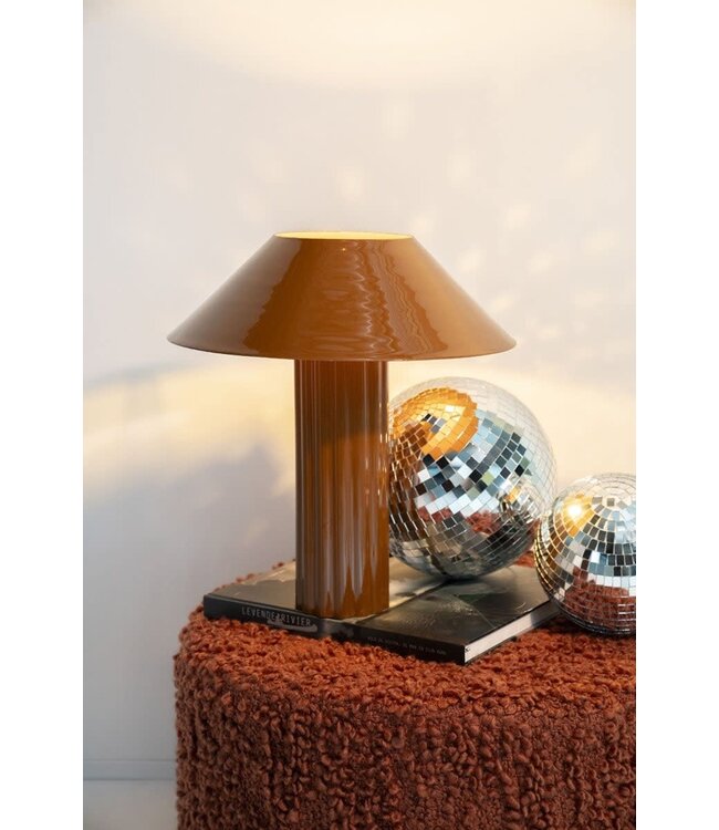 By-Boo Tafellamp Pallas Mustard – By-Boo – Geglazuurd ijzer – 39x39x44 cm – Speels design