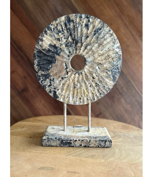 Rispens Houten ornament molensteen op voet 43 cm – robuuste woondecoratie
