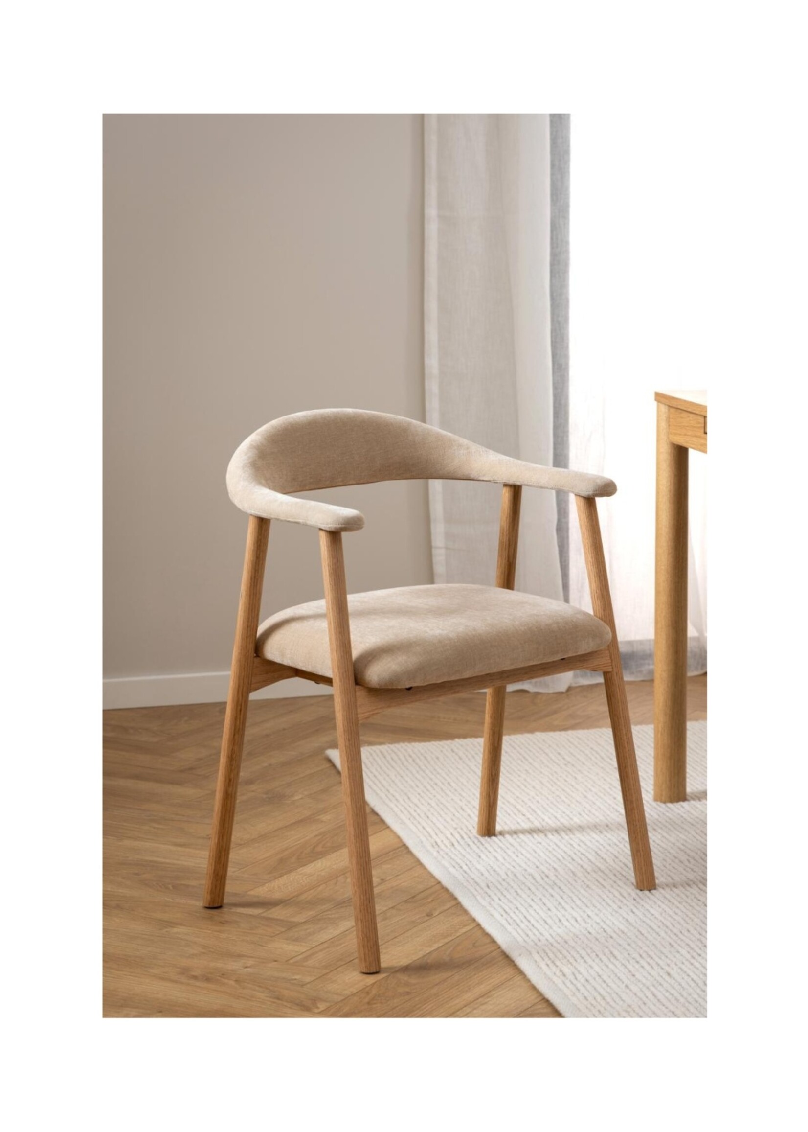 Addi Eiken eetkamerstoel met armleuning Beige