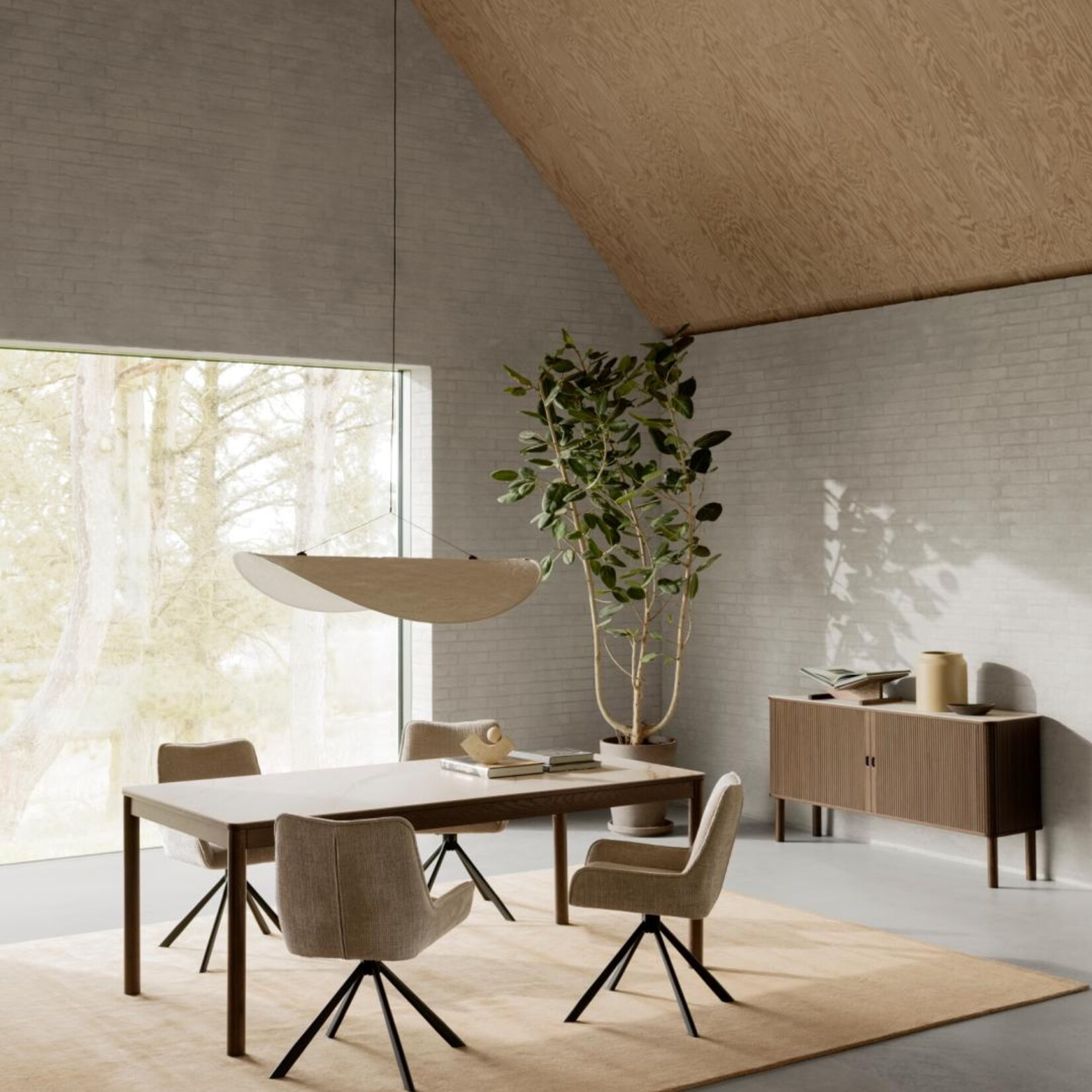 Eddie Eetkamerstoel – Stijlvol en draaibaar beige