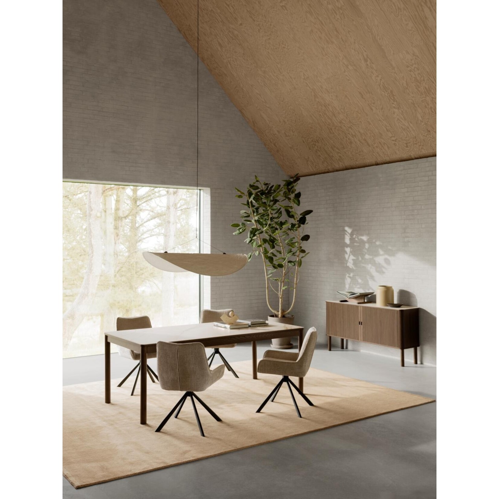 Eddie Eetkamerstoel – Stijlvol en draaibaar beige