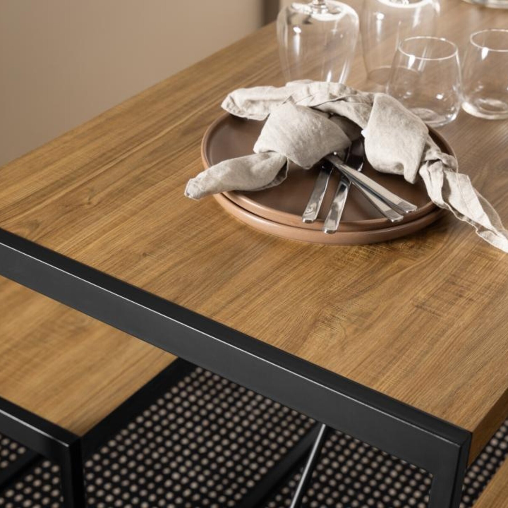 Bartafel met 2 krukken en een bankje