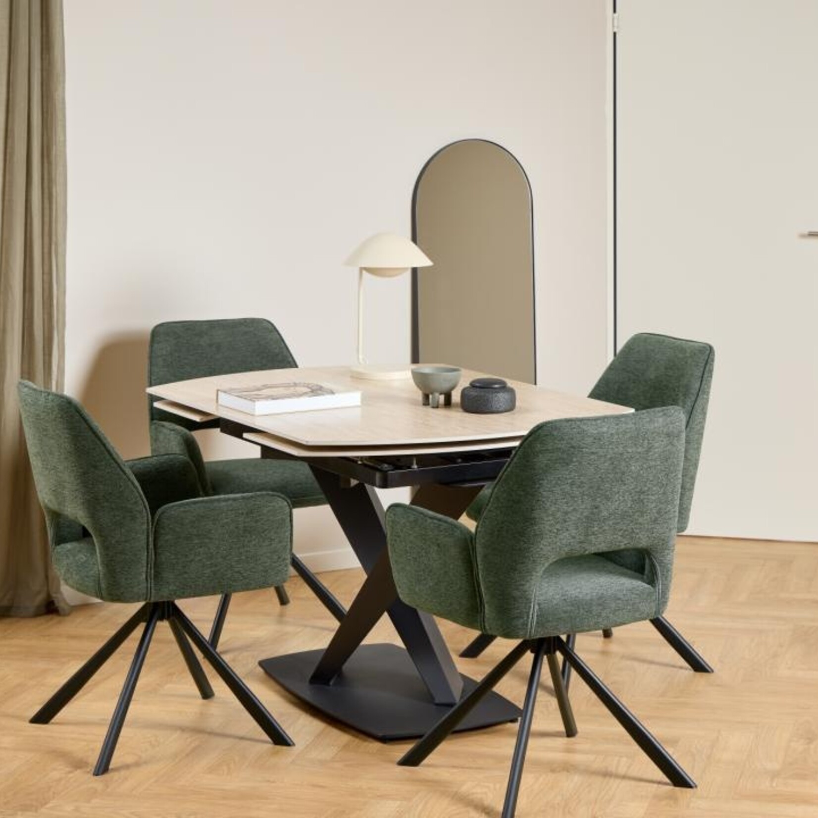 Morella dining table