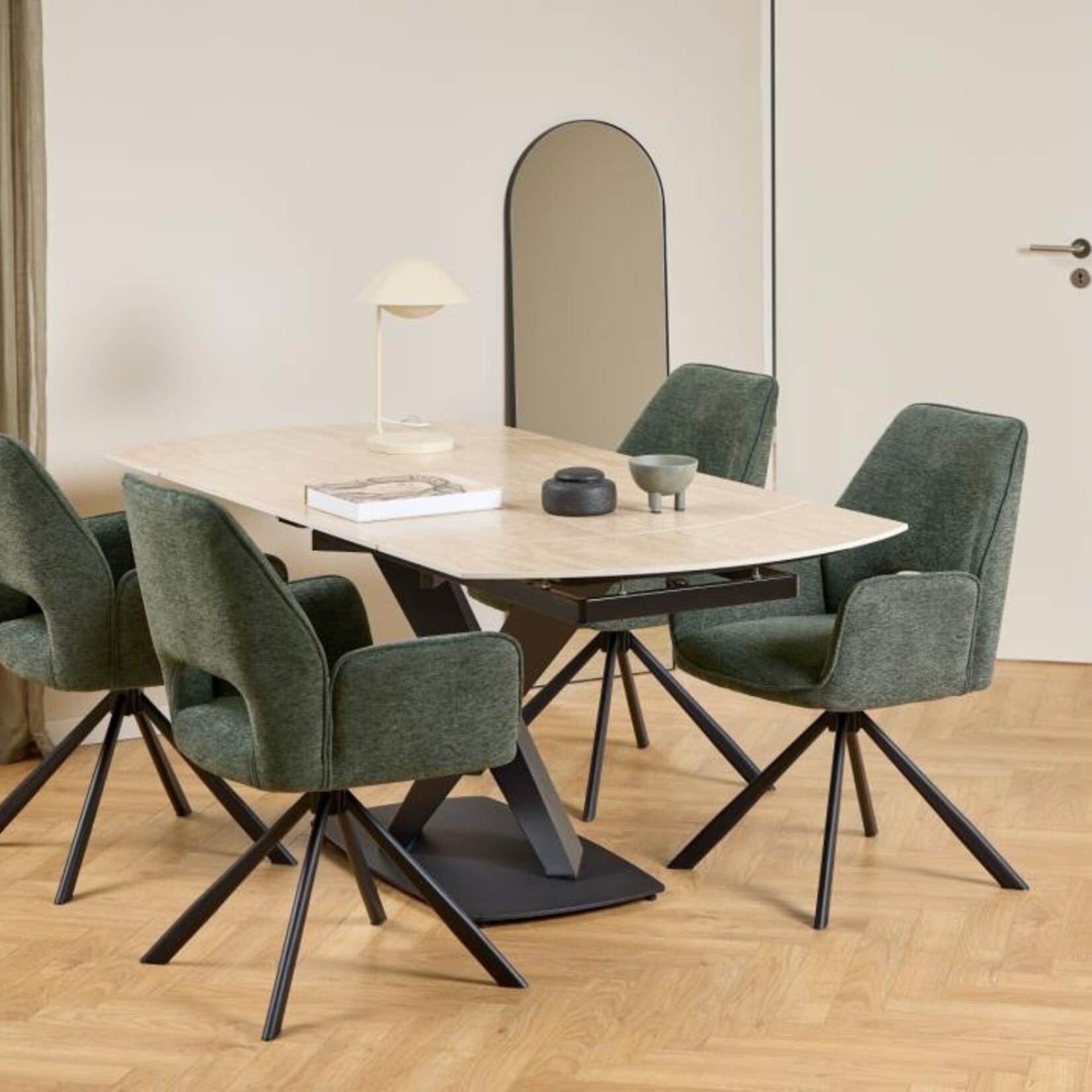 Morella dining table