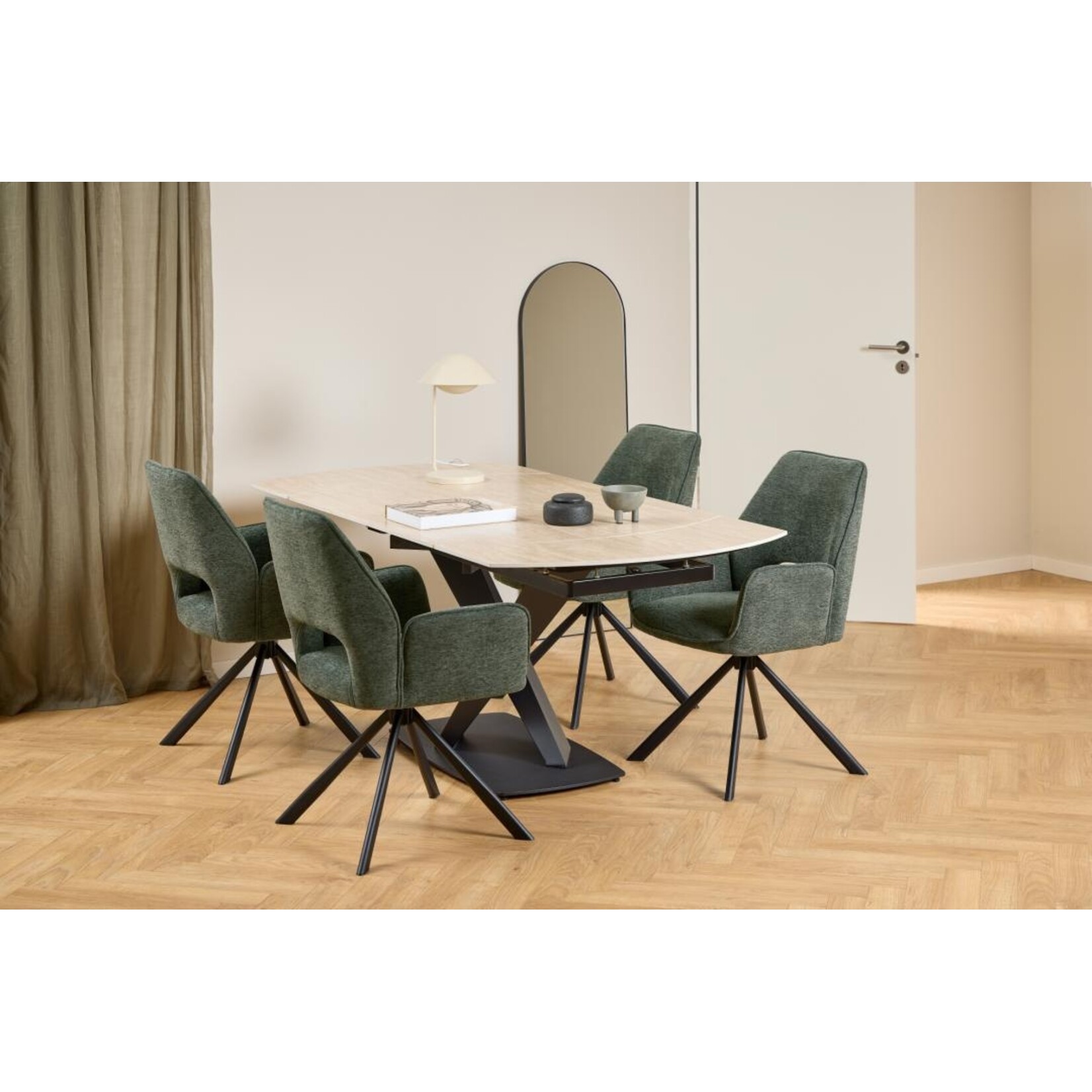 Morella dining table