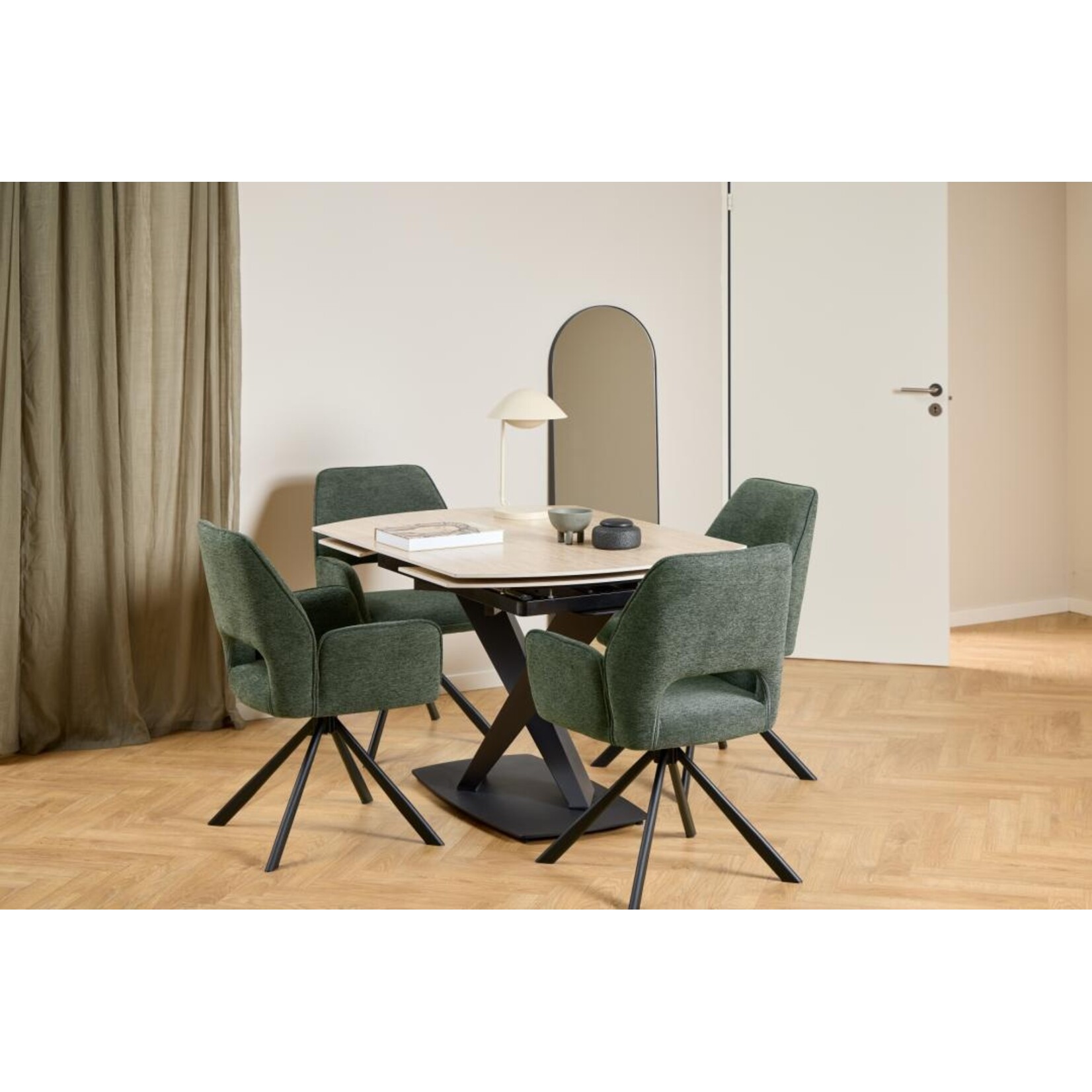 Morella dining table
