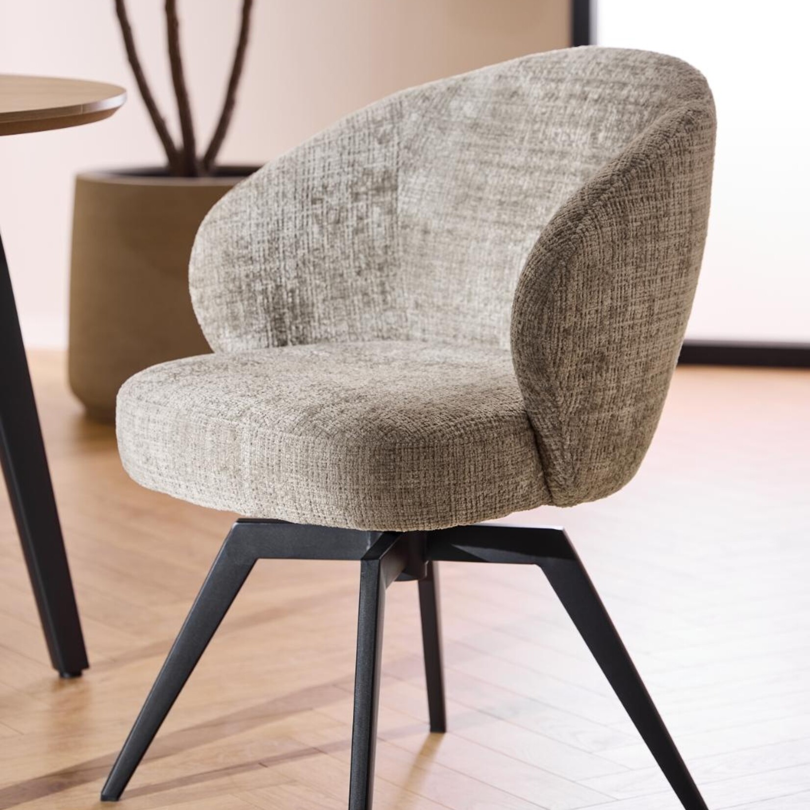 Eetkamerstoel Darlene Grijs 180 graden draaibaar