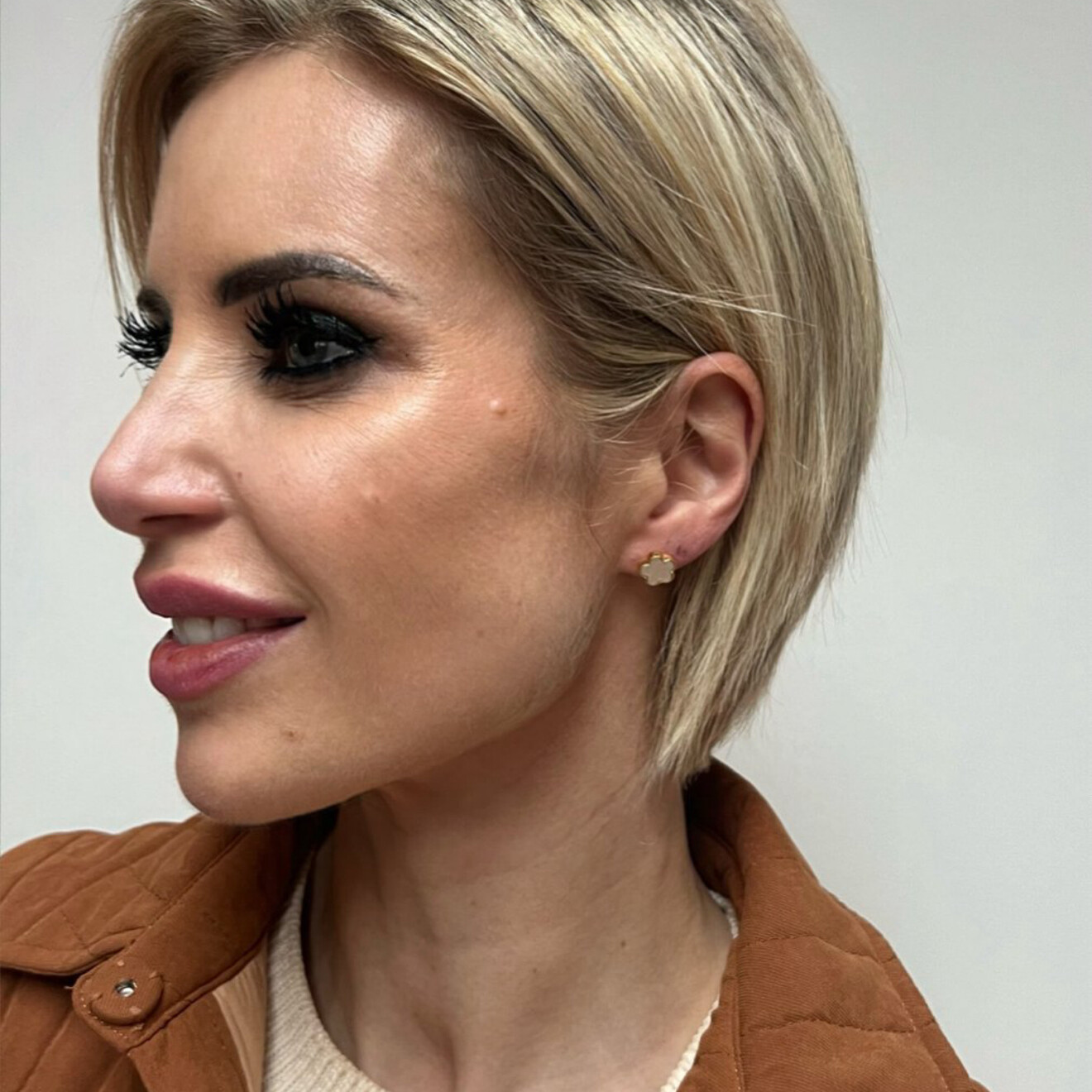 Aurora klaver studs mother of pearl