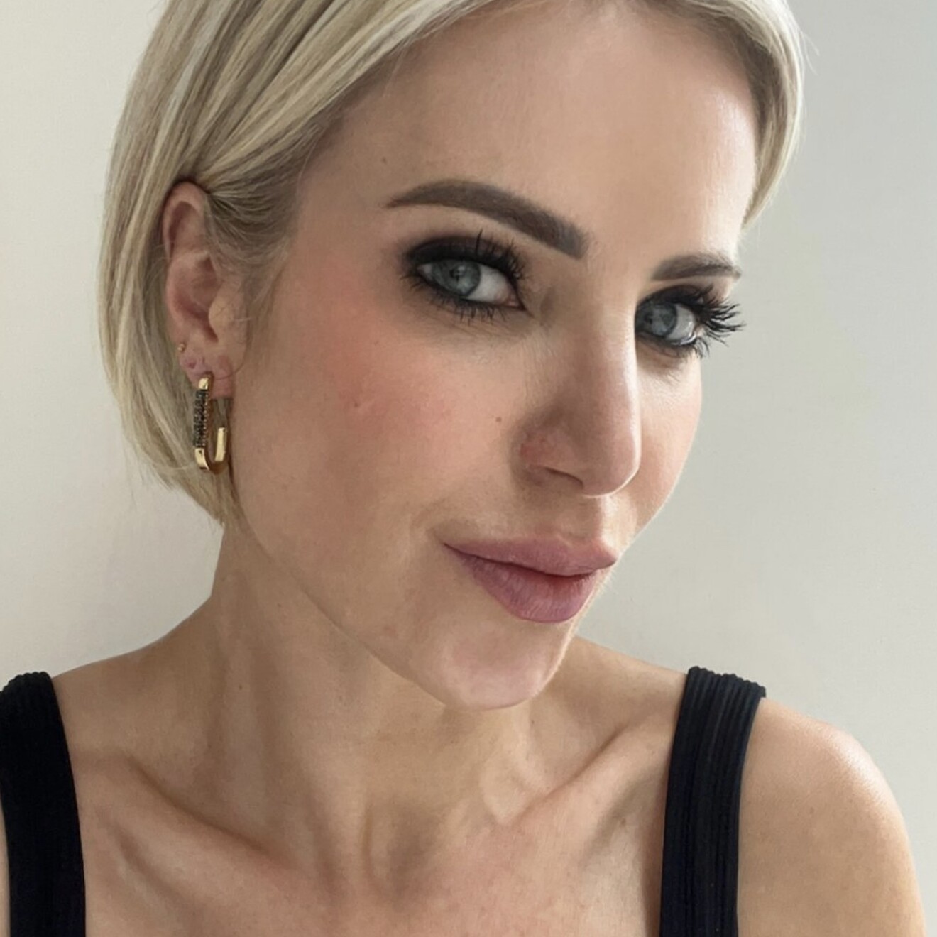 Charlize ovale oorbellen met zwarte steentjes