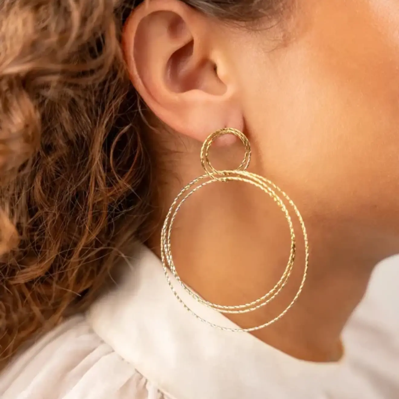 Classic triple hoop glow XL oorbellen goud
