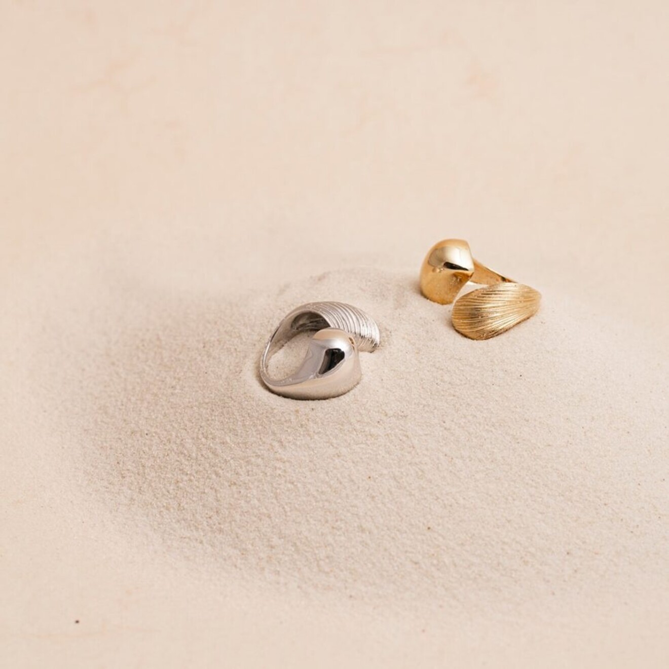 Rosa textured ring goud