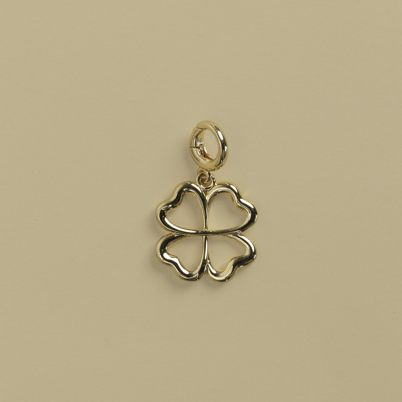Clover charm voor ketting goud