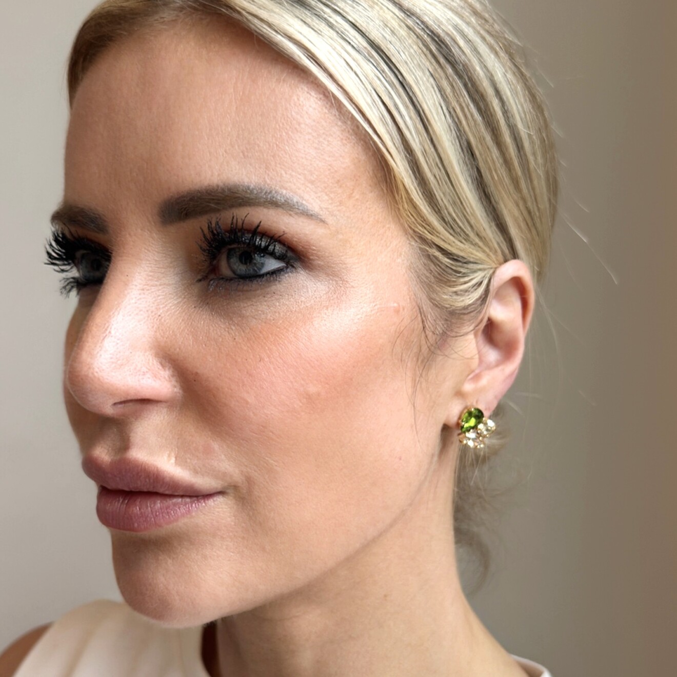 Ariël mini stud mix groen champagne oorbellen