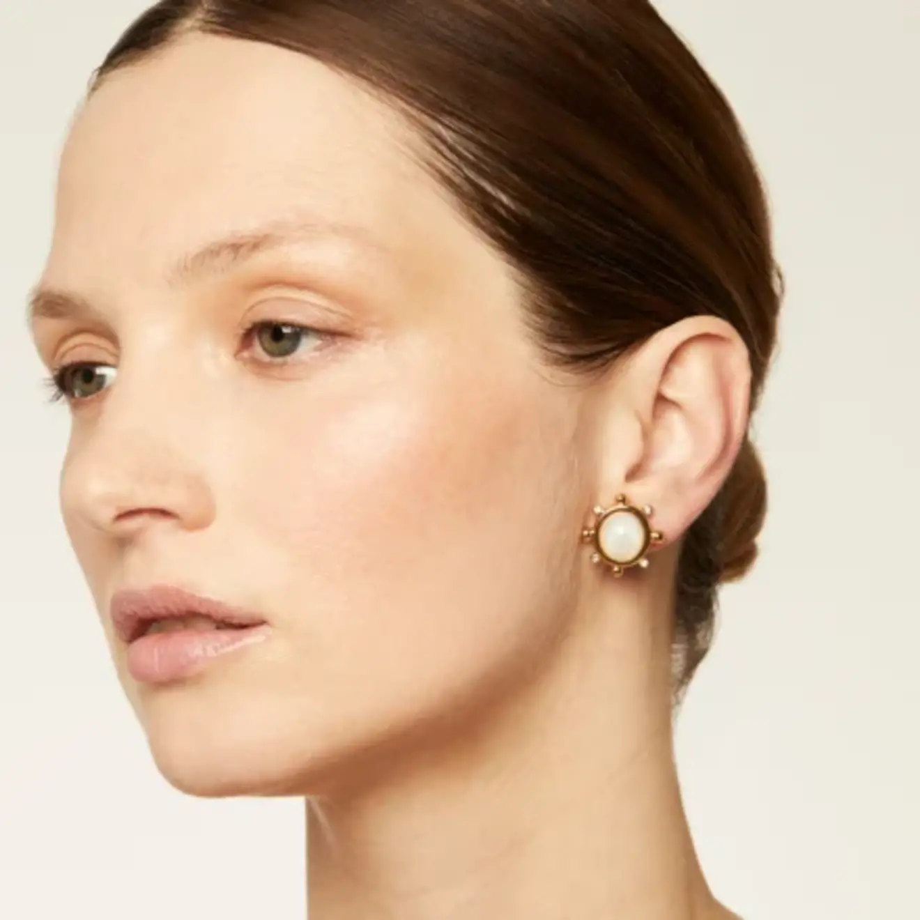 Tiki stud oorbellen mother of pearl