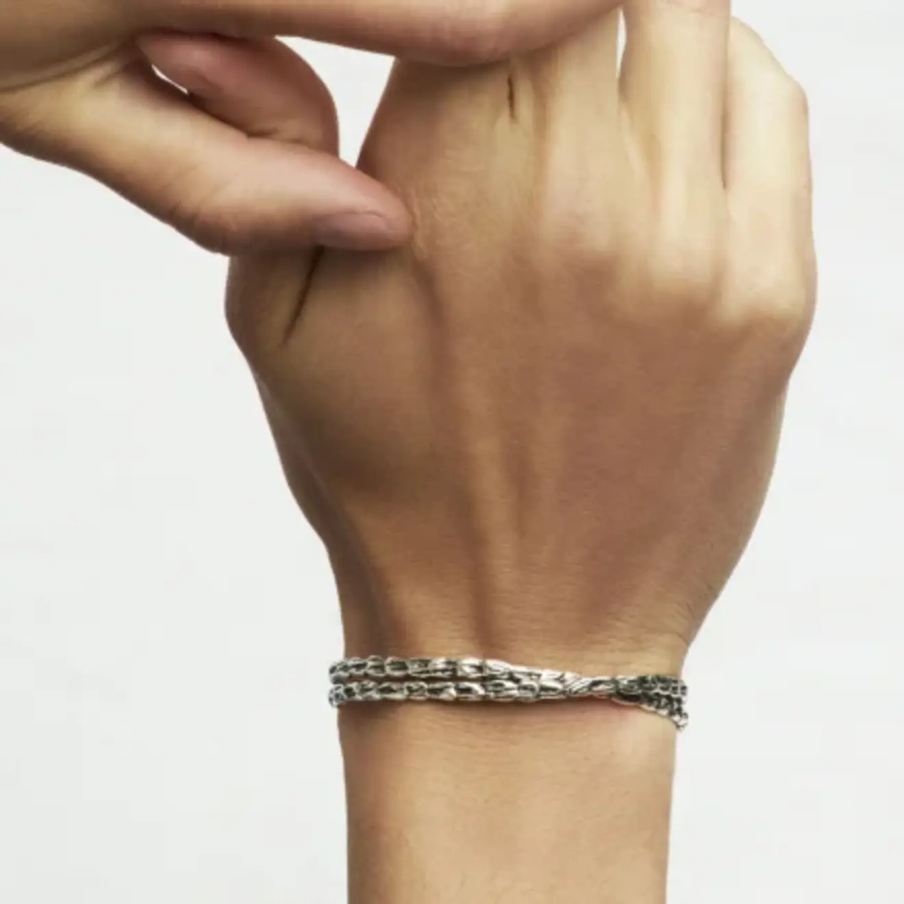 Liane crossed bangle armband zilver