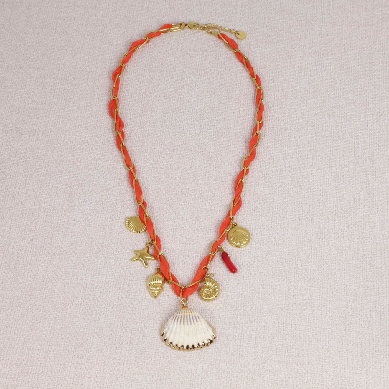 Silvie schelp ketting oranje