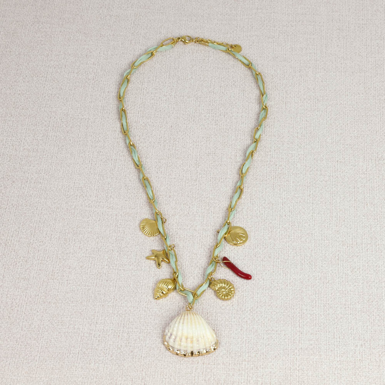 Silvie schelp ketting lichtblauw