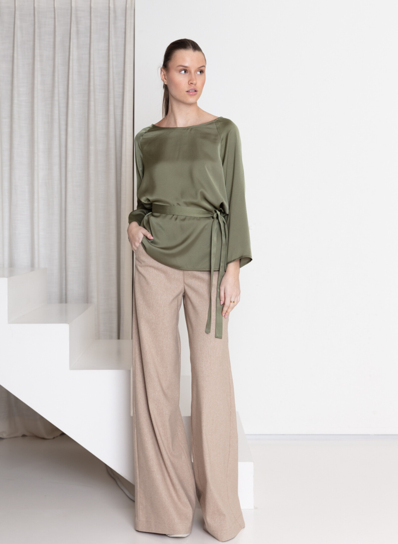 Nathalie blouse boothals kaki