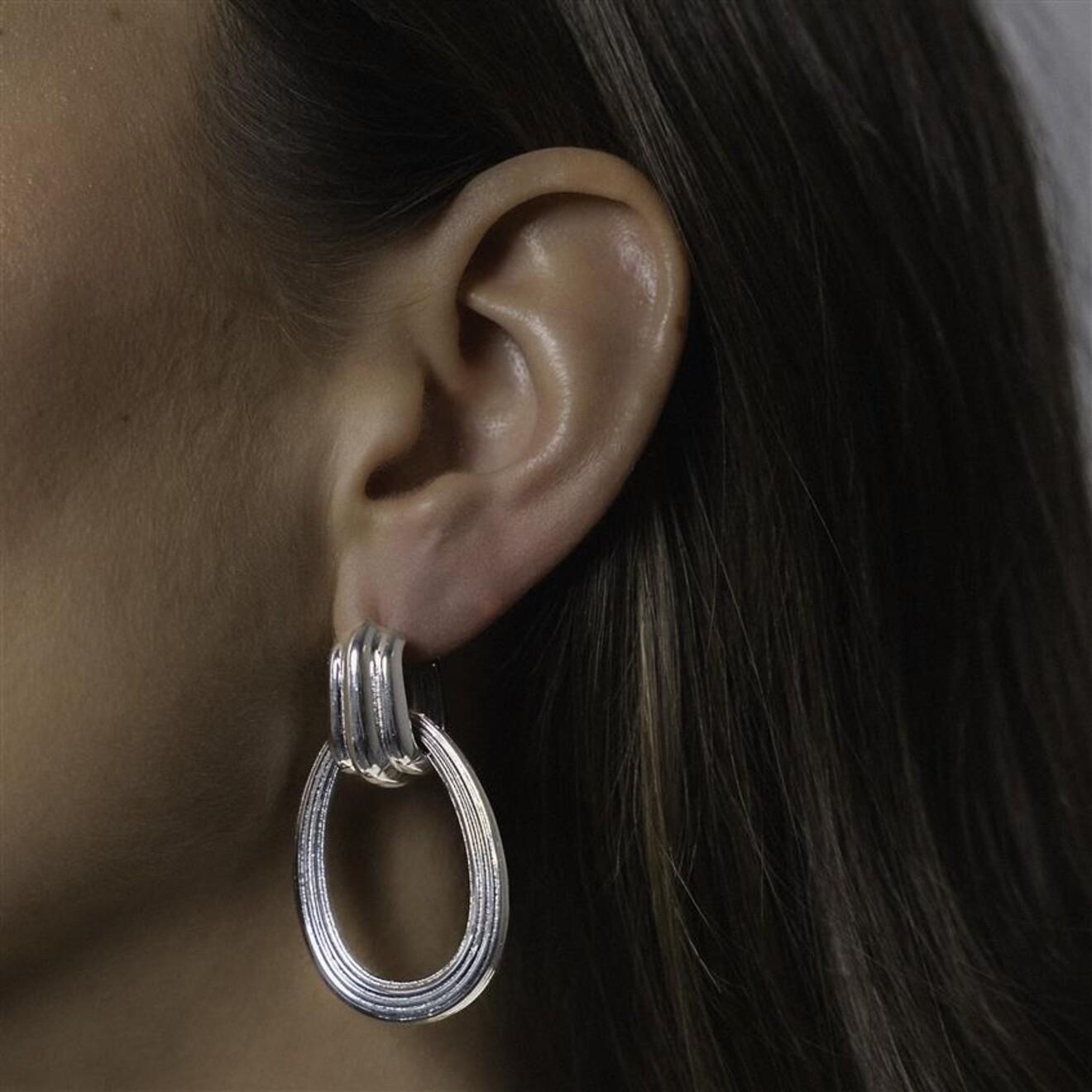 Elly zilveren hoop oorbellen textured
