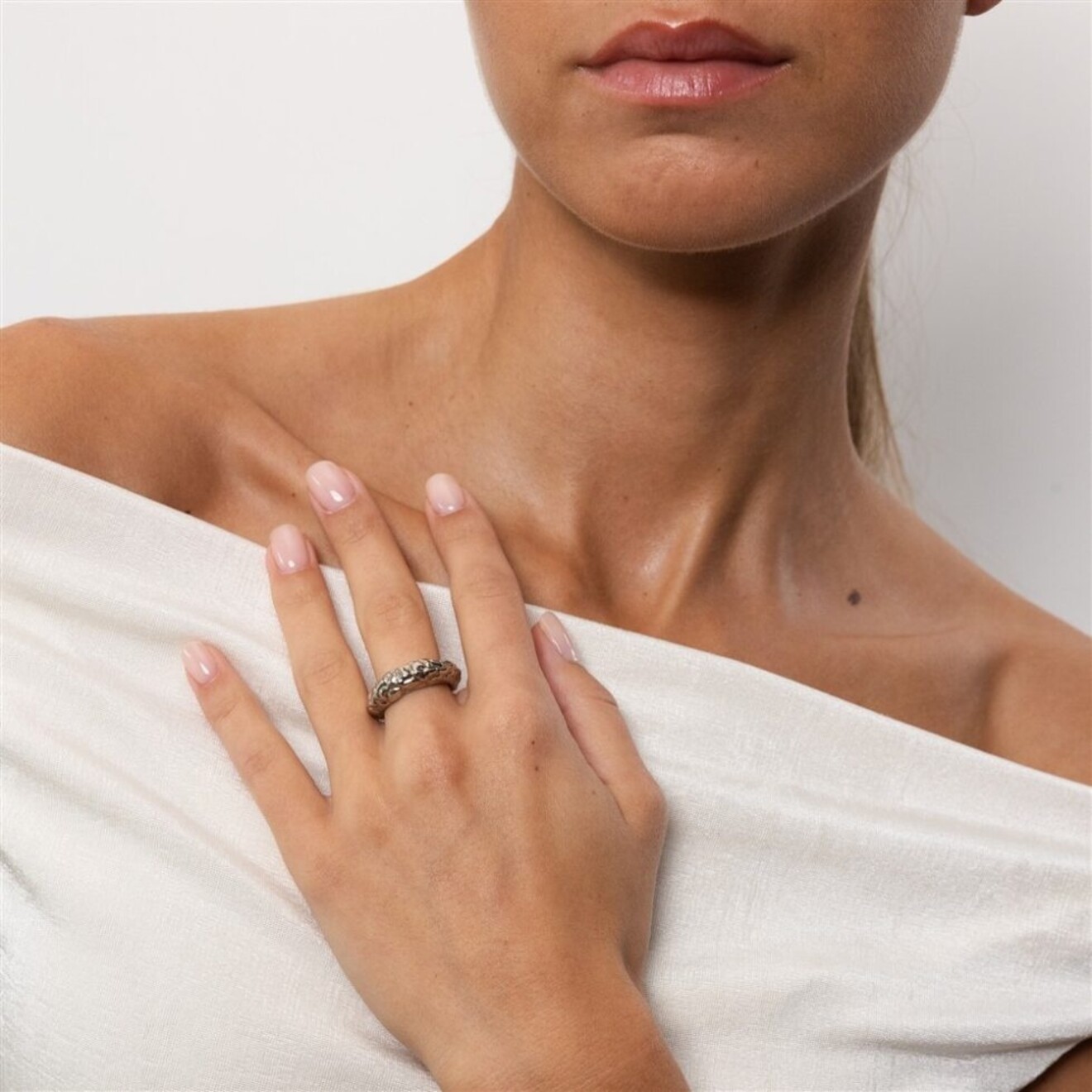 Petra structured ring zilver