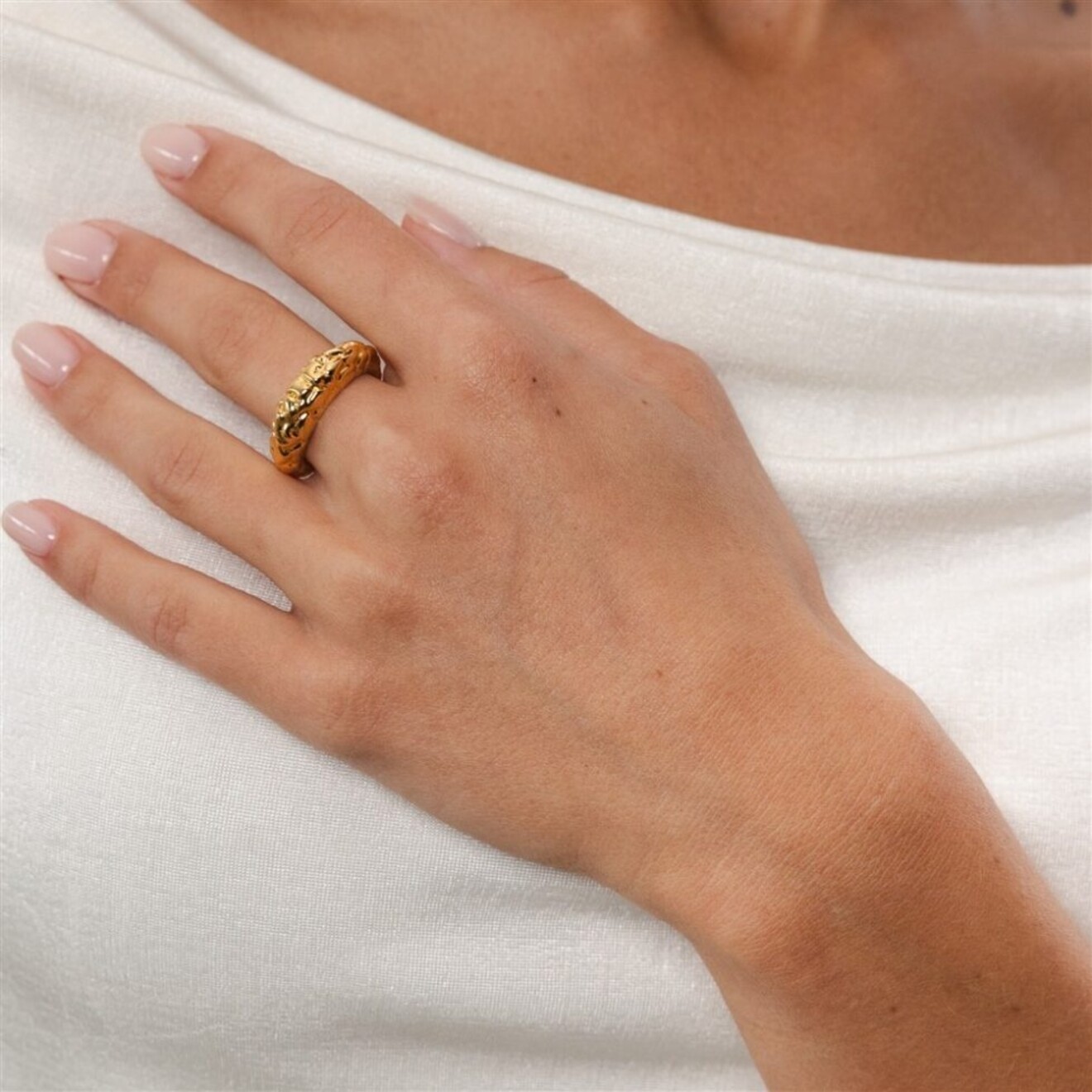 Petra structured ring goud