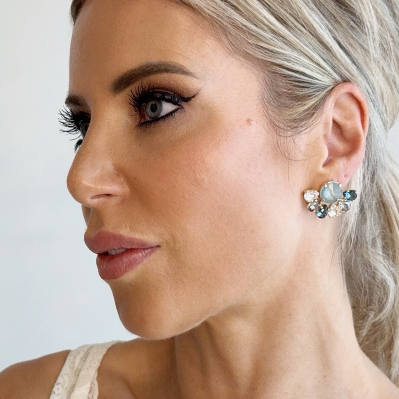 Inke halve bloem oorbellen mix blauw