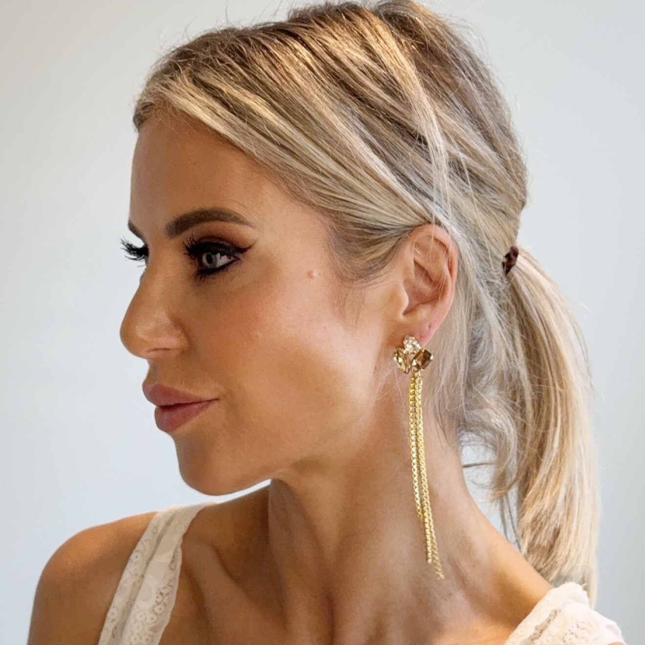 Ariël amber mix oorbellen met ketting goud