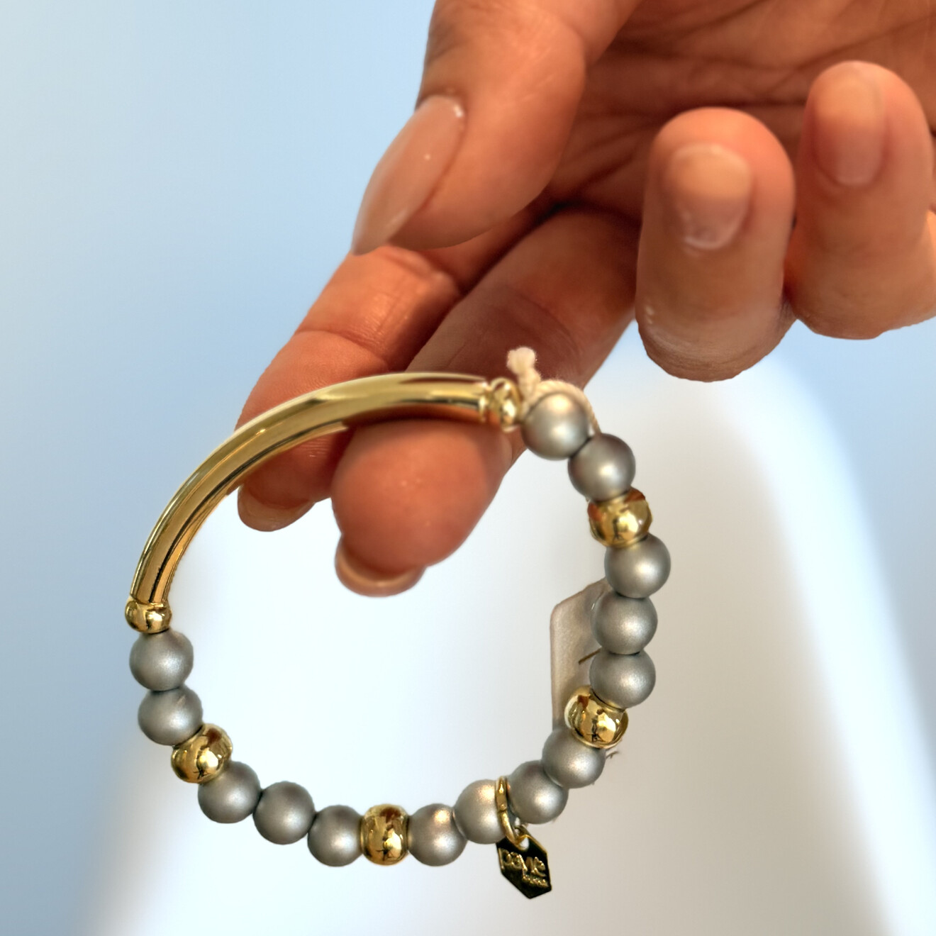 Laura elastische parelarmband zilver & goud