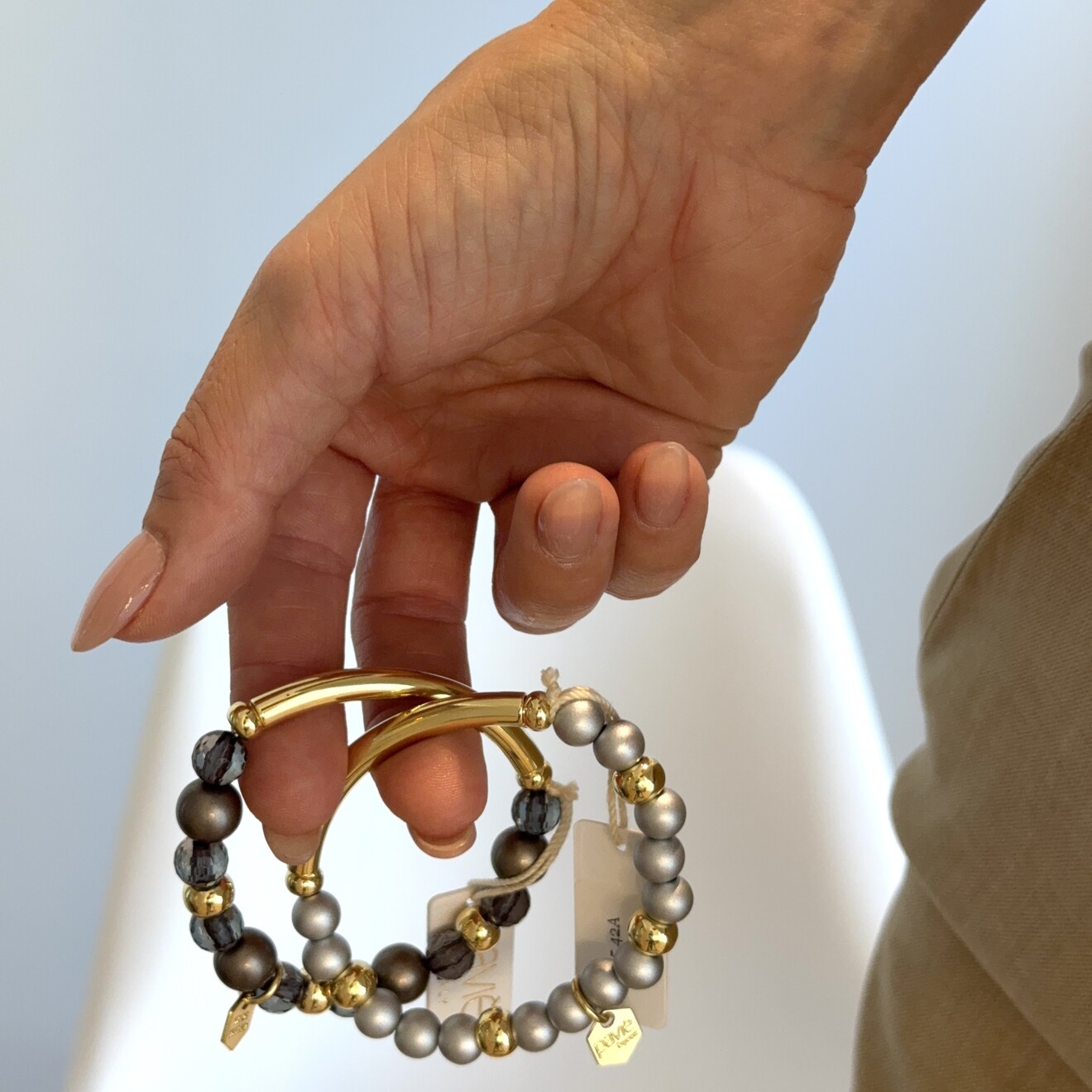 Laura elastische parelarmband zilver & goud