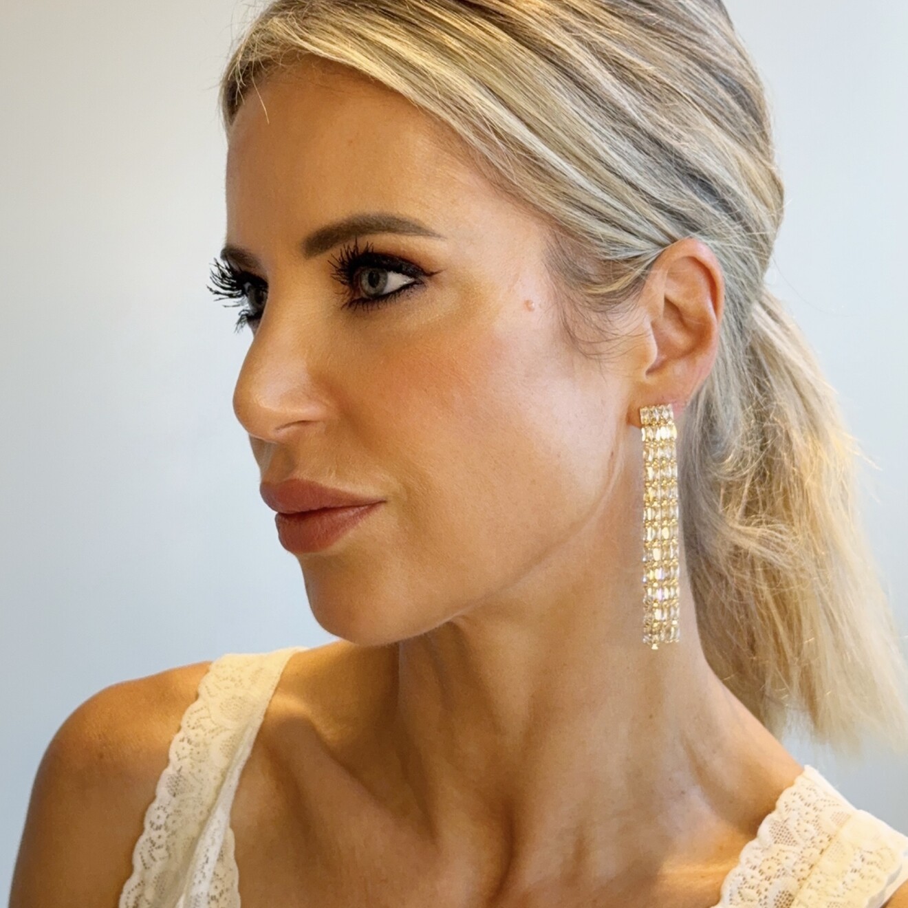 Tiny lange strass oorbellen goud