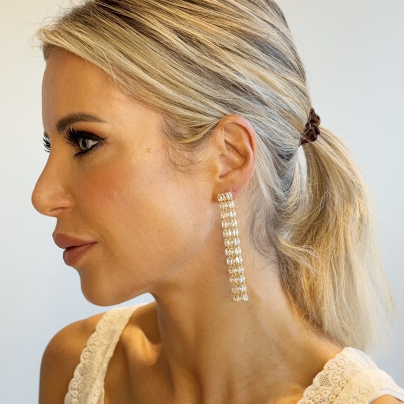 Tiny lange strass oorbellen goud