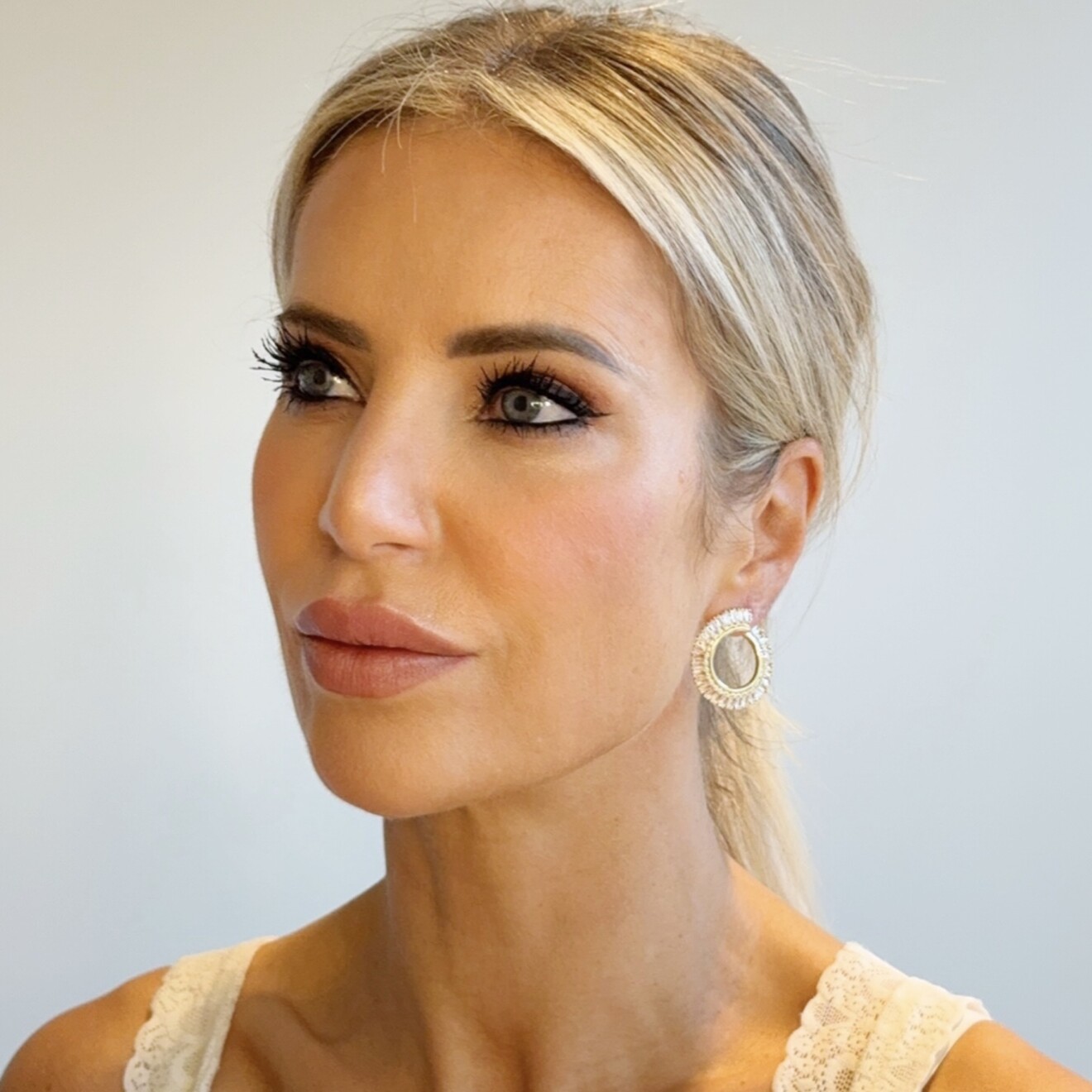 Katja ronde strass oorbellen goud