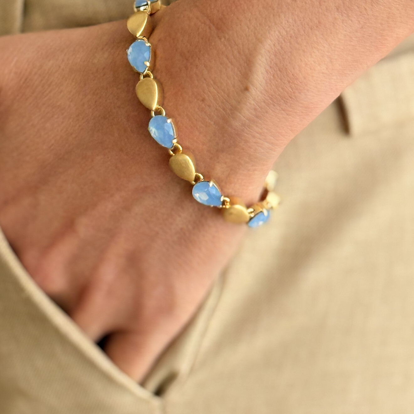 Elena armband blauw goud