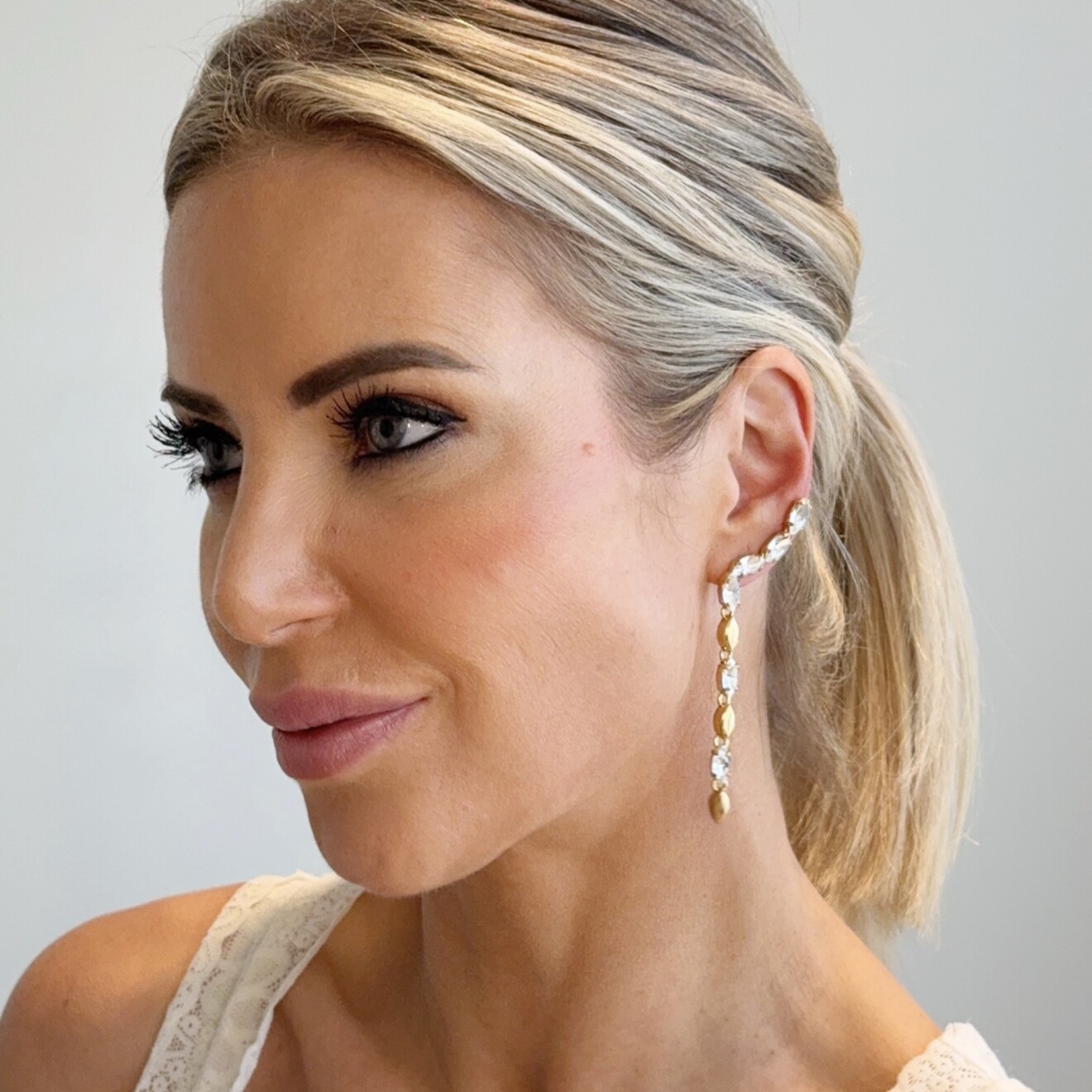 Laure feest oorbellen goud wit