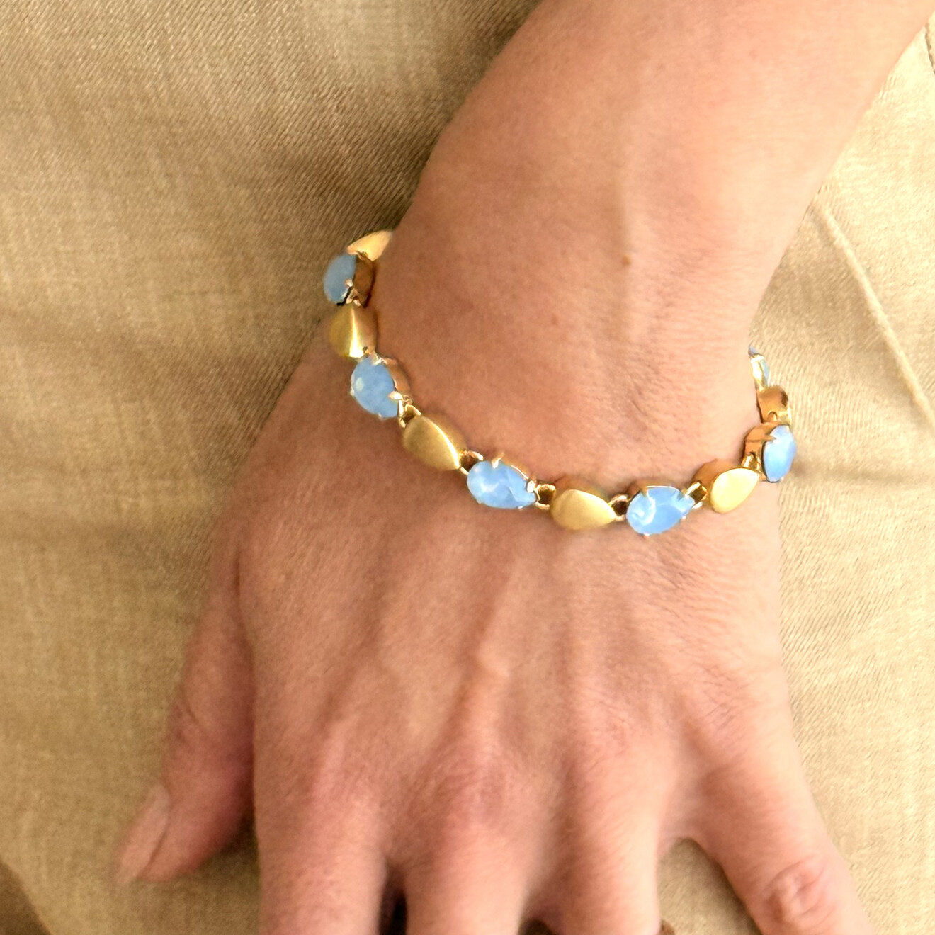 Elena armband blauw goud