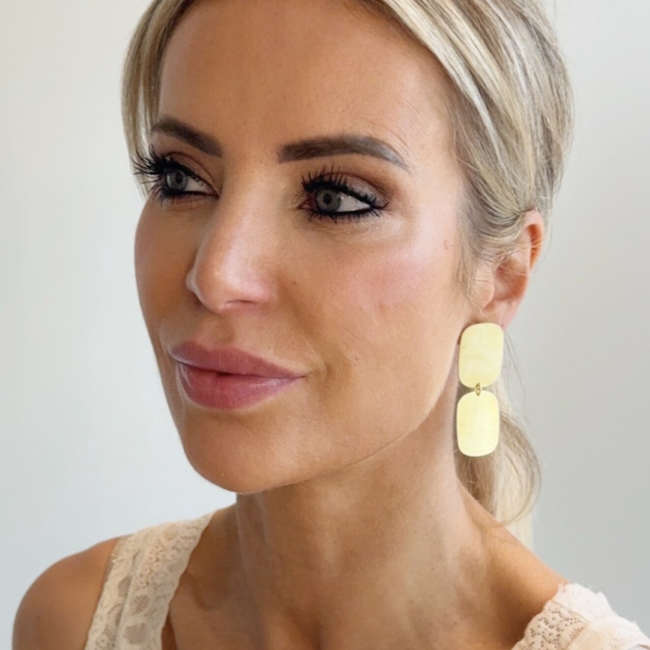 Virginie medium oorbellen goud