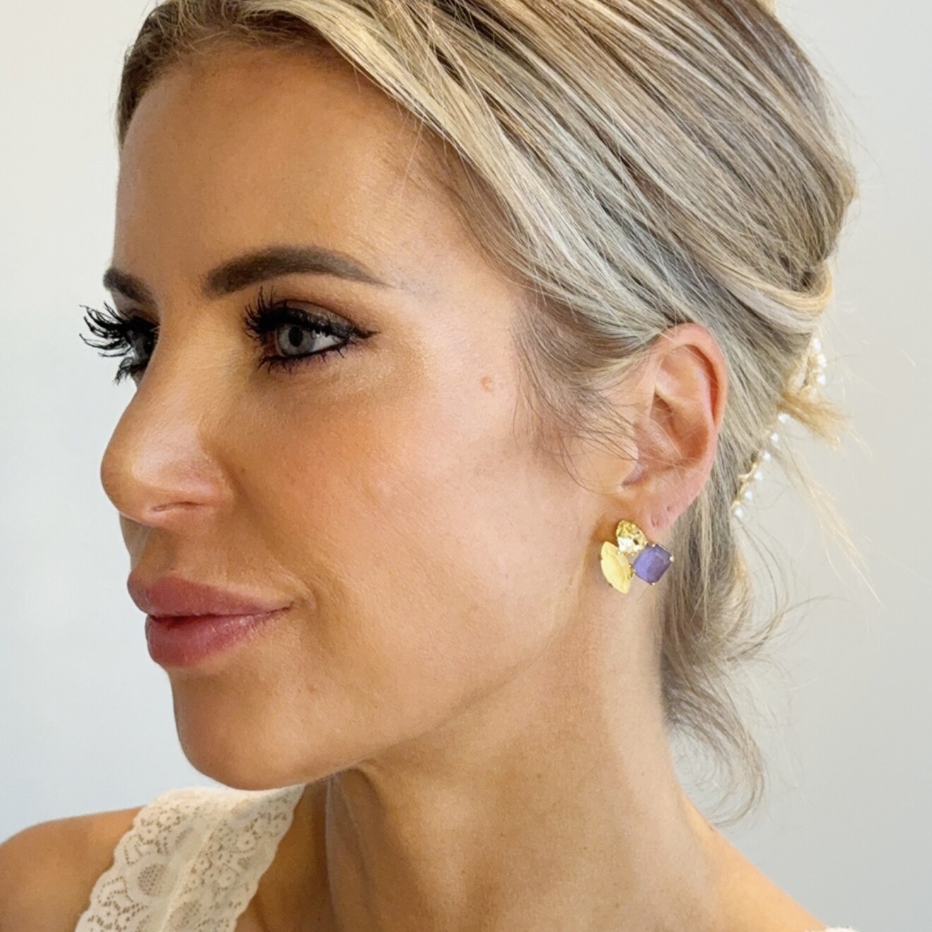 Ariël stud oorbellen geel paarse mix