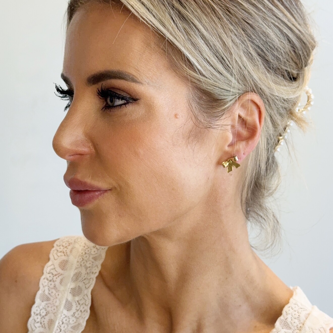 Pink strikjes stud oorbellen goud