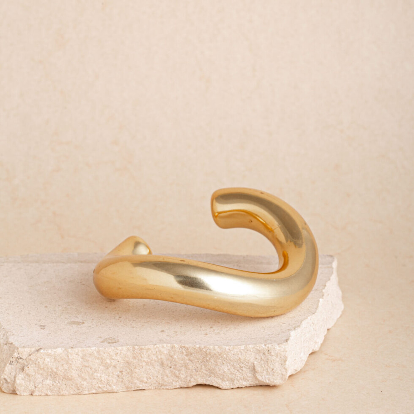 Lizia cuff statement armband goud